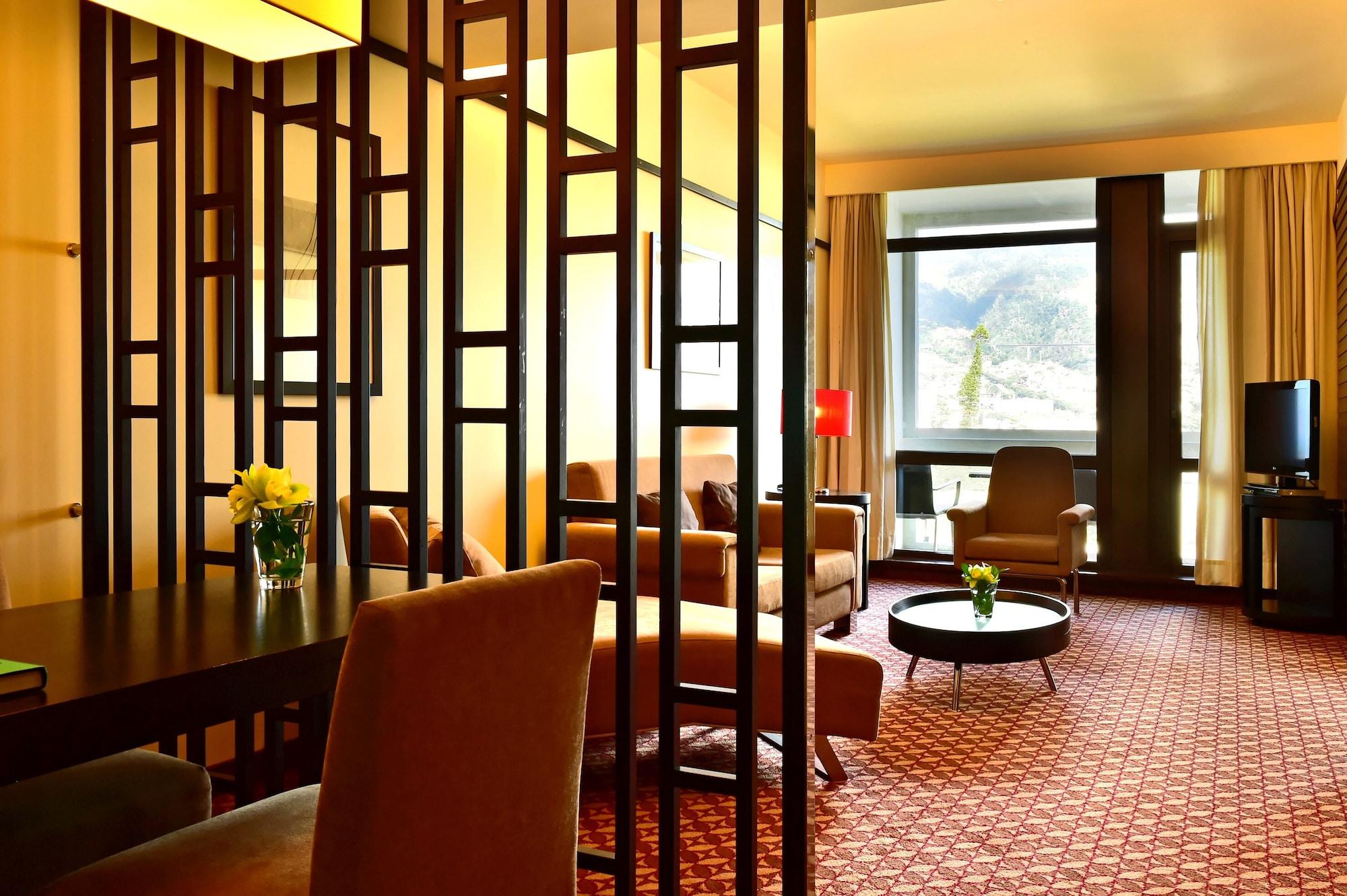 Pestana Casino Park Hotel & Casino Φουνκάλ Εξωτερικό φωτογραφία A suite at the InterContinental Hotel, Innsbruck