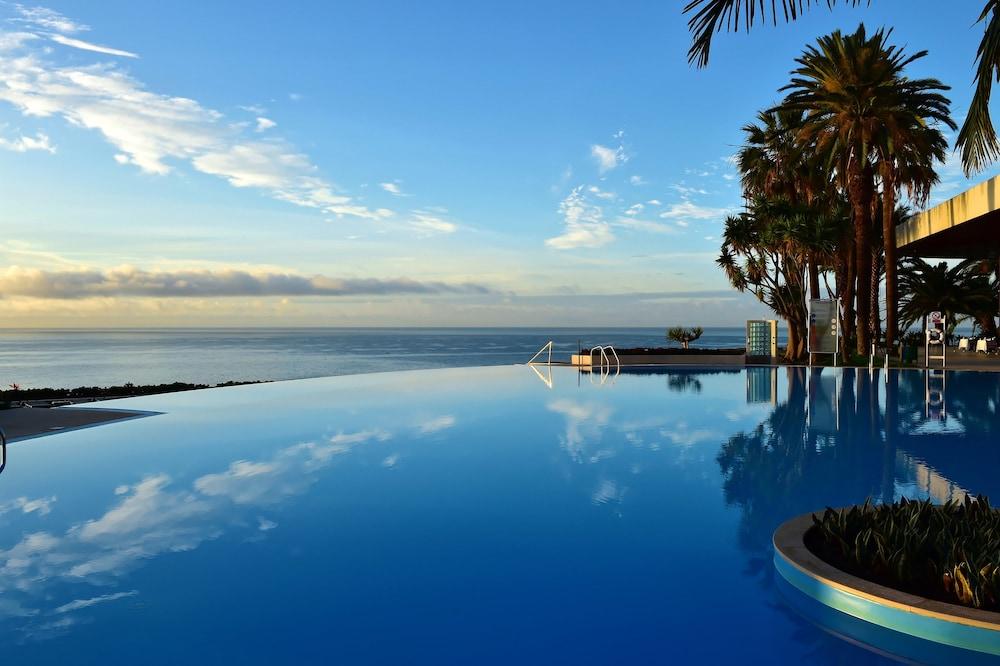 Pestana Casino Park Hotel & Casino Φουνκάλ Εξωτερικό φωτογραφία Infinity pool at the Sheraton Maldives Resort & Spa