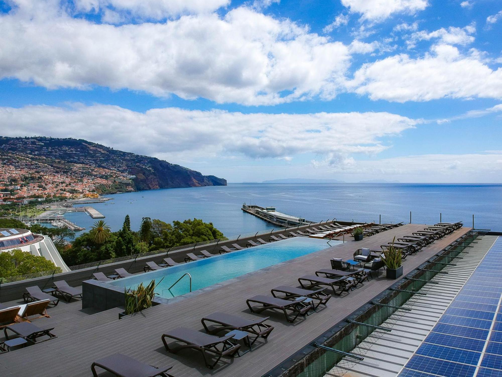 Pestana Casino Park Hotel & Casino Φουνκάλ Εξωτερικό φωτογραφία The pool at the hotel